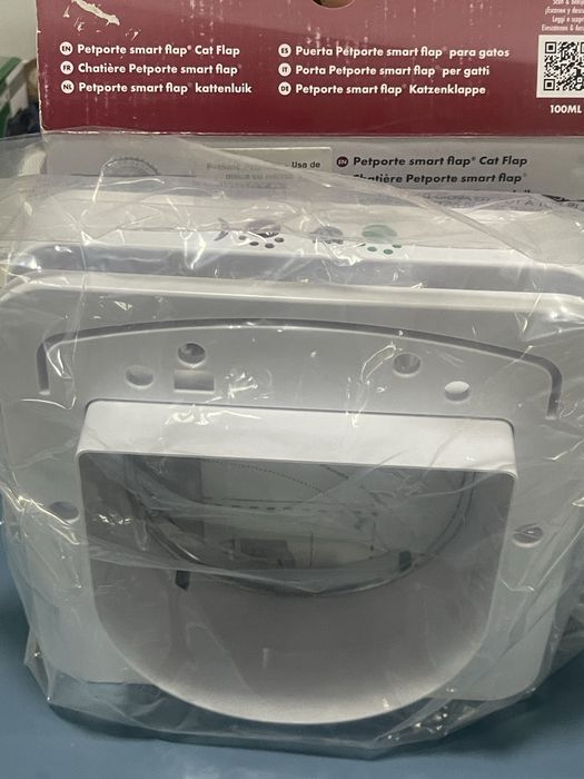 Ușă pentru pisici cu microcip