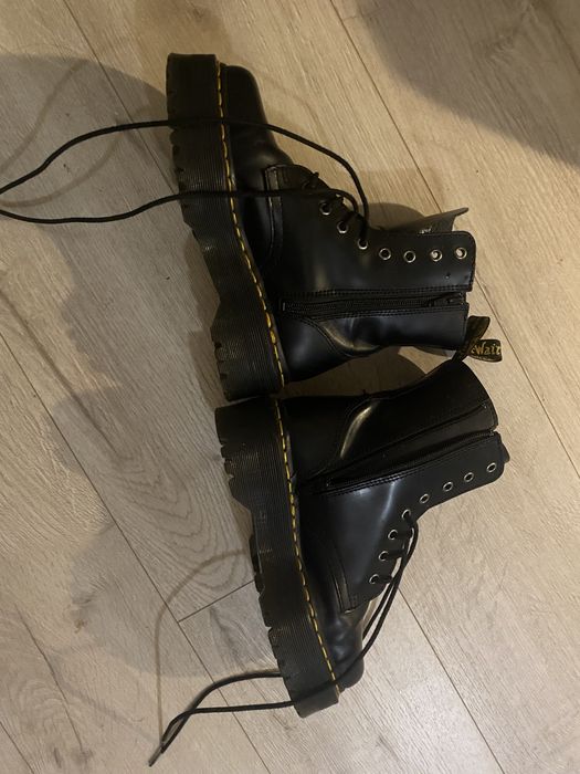 Dr. Martens боти