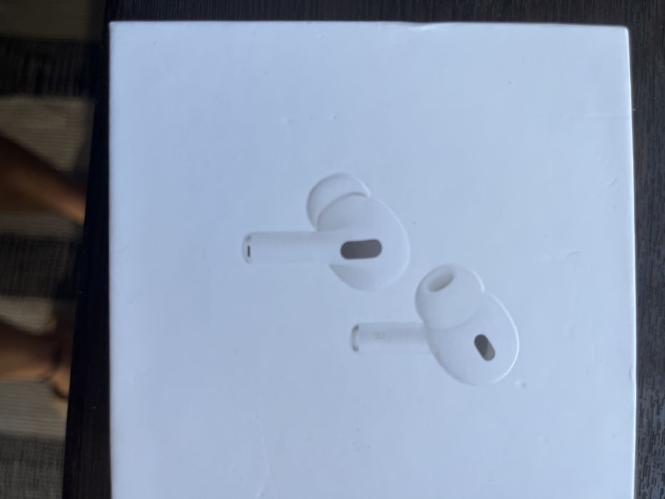 AirPods Pro (a 2-a generație) cu carcasă de încărcare MagSafe (USB-C).