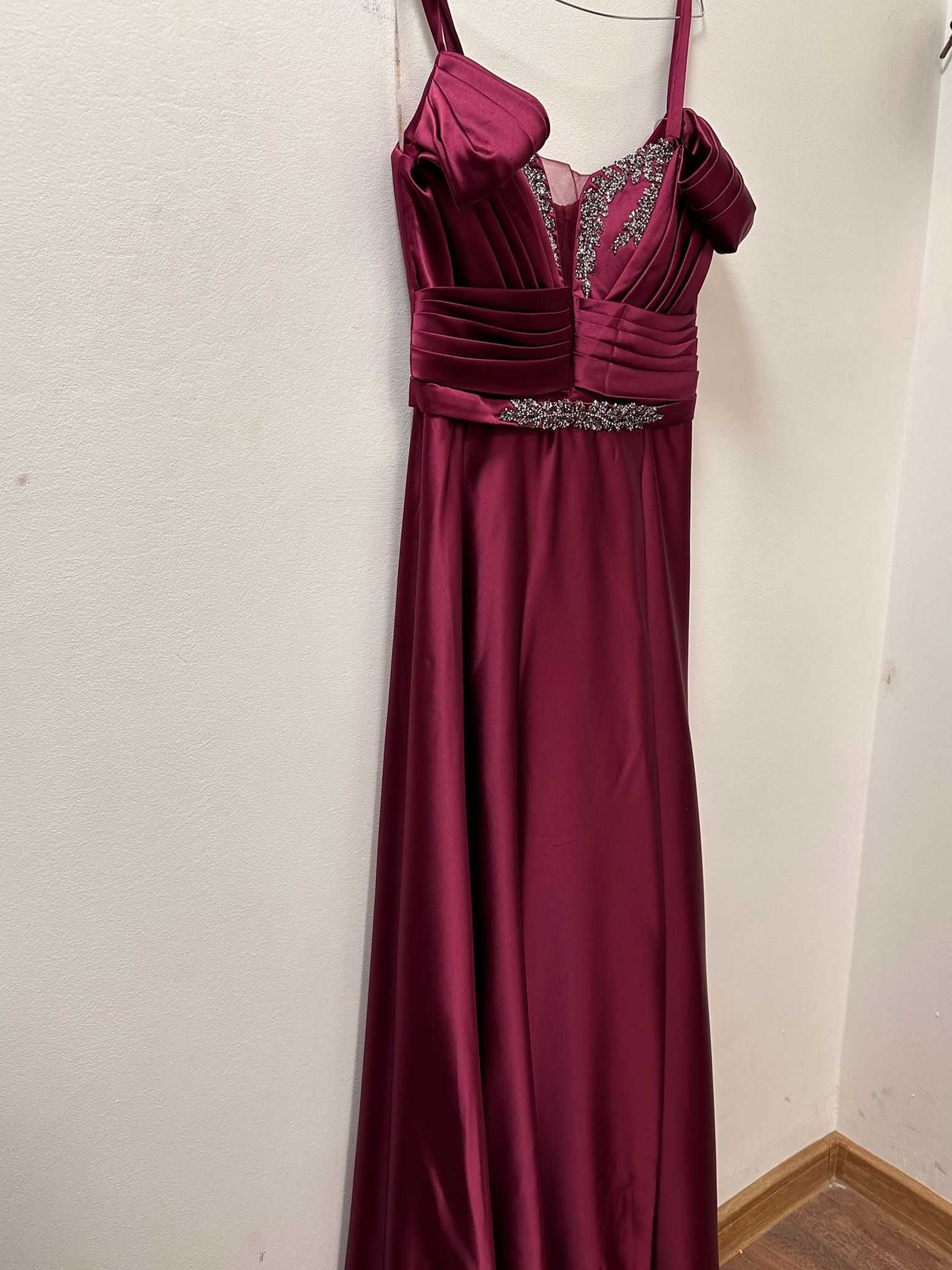 Rochie de seara bordeaux