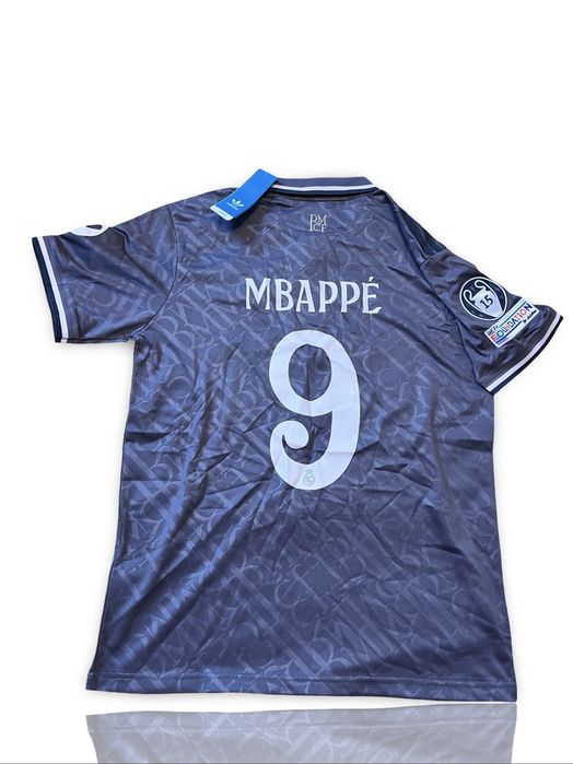 Tricou Real Madrid negru marimea M nou cu eticheta