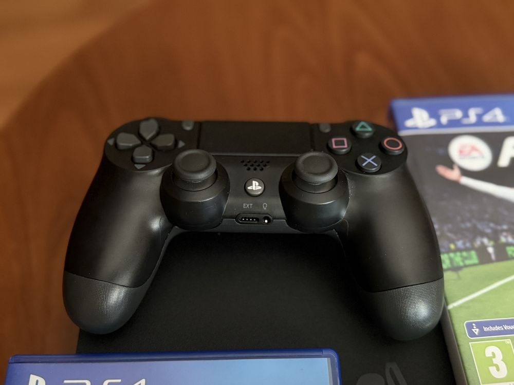 Playstation 4 slim 1TB