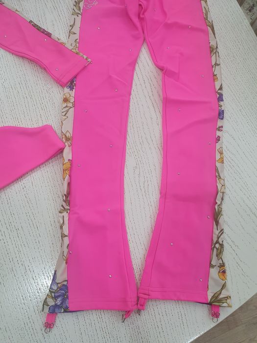 Продам тренировочный костюм для фигурного катания