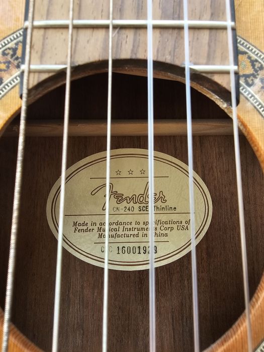 Chitară acustică clasică Fender CN-240SCE Thinline