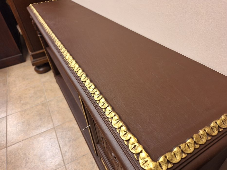 Комод, скрин, библиотека с богата дърворезба