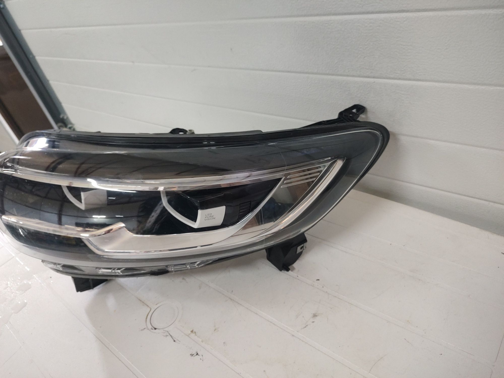 Far stânga kadjar facelift full led cod 260608385R