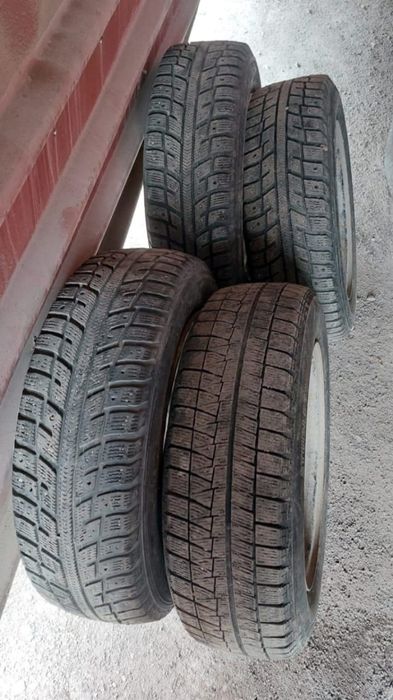 4 шины без дисков 185 65 R15.