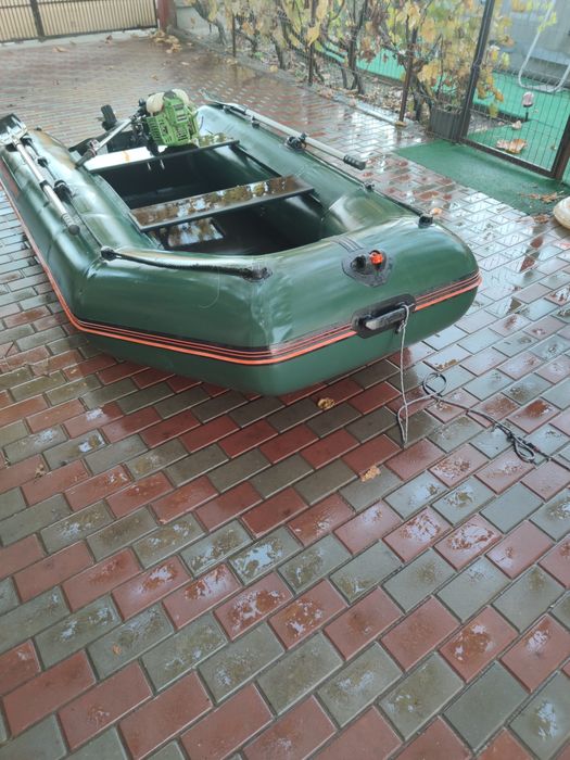 Vând barcă Colibri