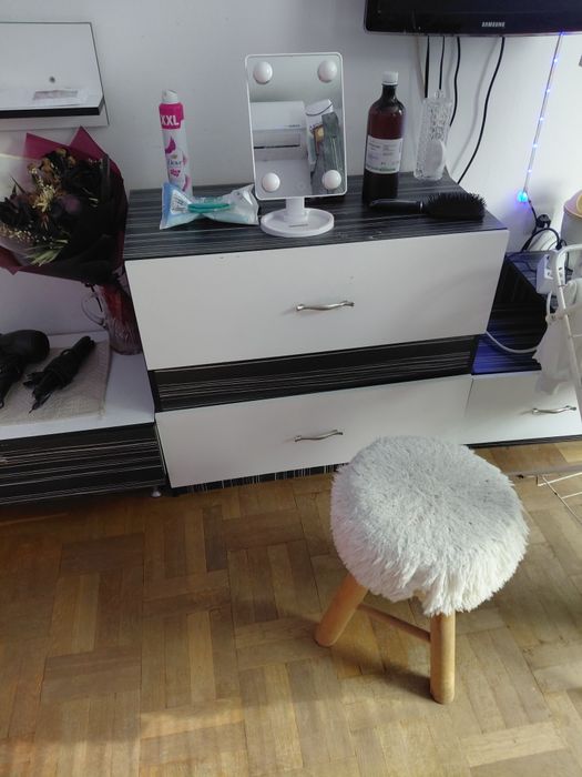 Продавам обзавеждане,може и по отделно