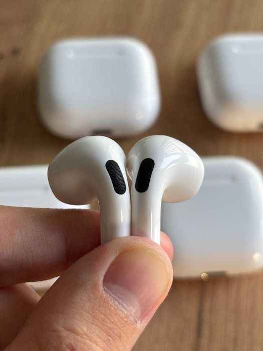 Слушалки Apple AirPods 4 с активно шумопотискане (ANC)