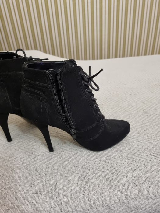 Оригинални боти Guess