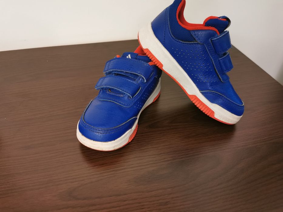 Маратонки адидас и найк