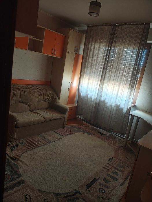 Vand ap 4 camere in spate la spicu