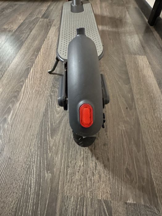 Електрическа тротинетка с макс скорост 25 km/h