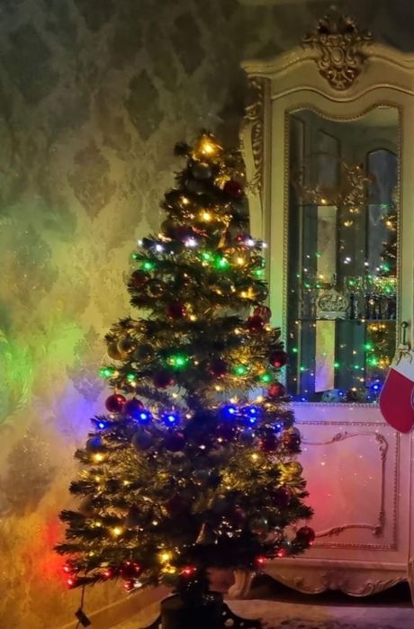 Продам светящуюся ёлку. Срочно