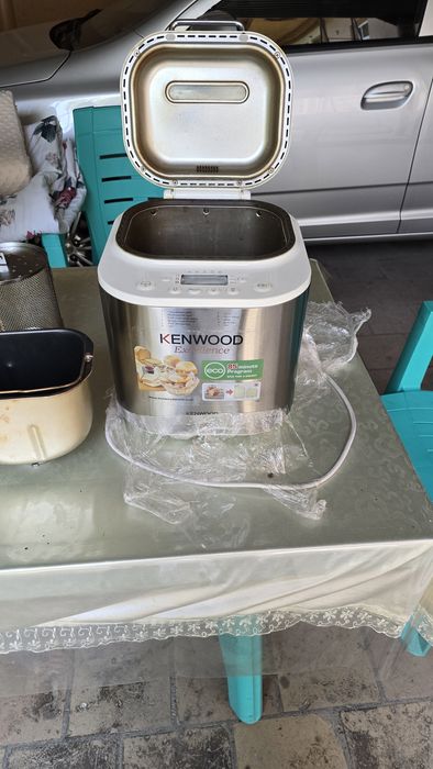 Продается хлебопечка Kenwood BM366