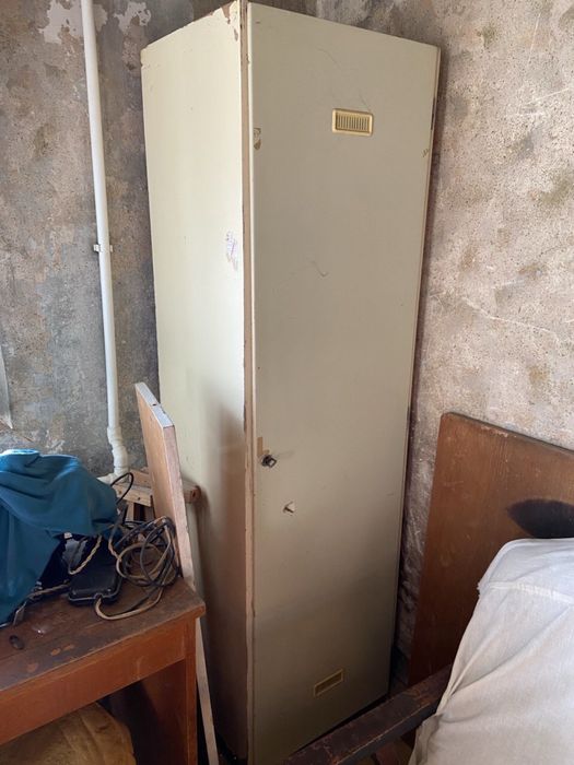 Продается б/у пинал шкаф.