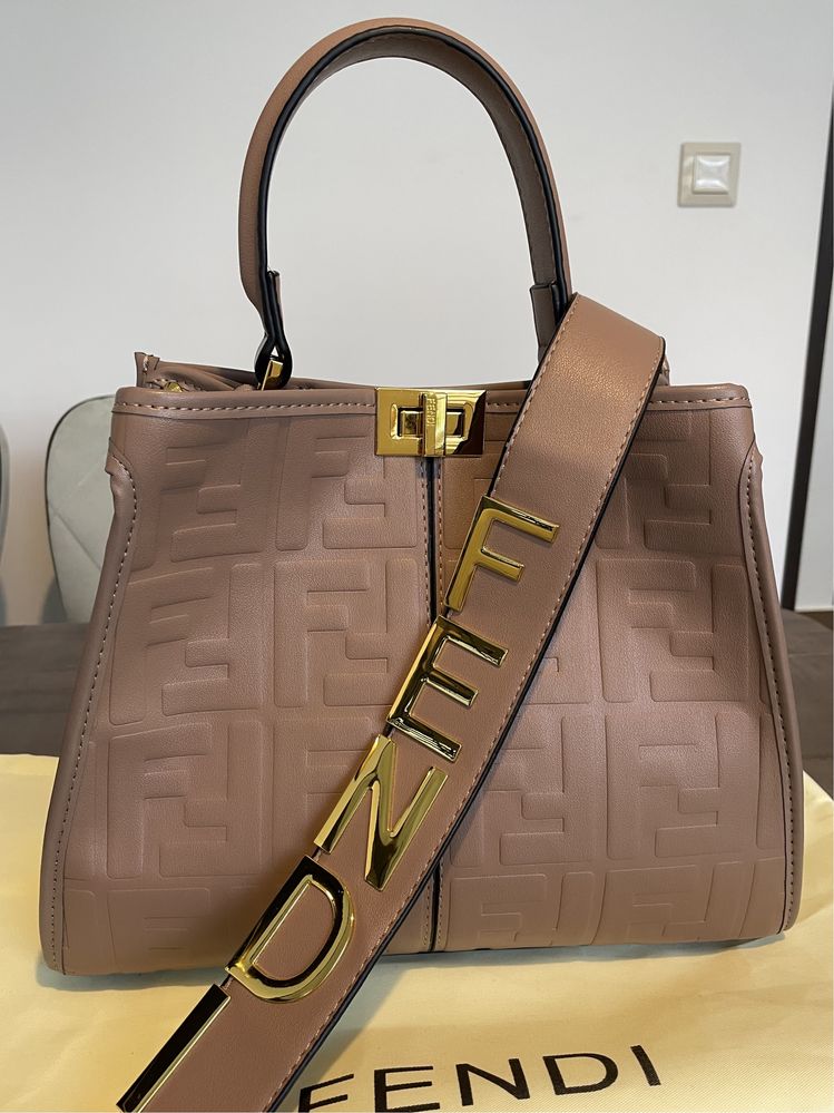 Намаление Нова чанта Fendi от Естествена кожа