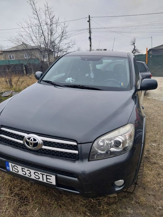 Schimb sau vând RAV4 4X4:variante basculanta sau cu masina automată