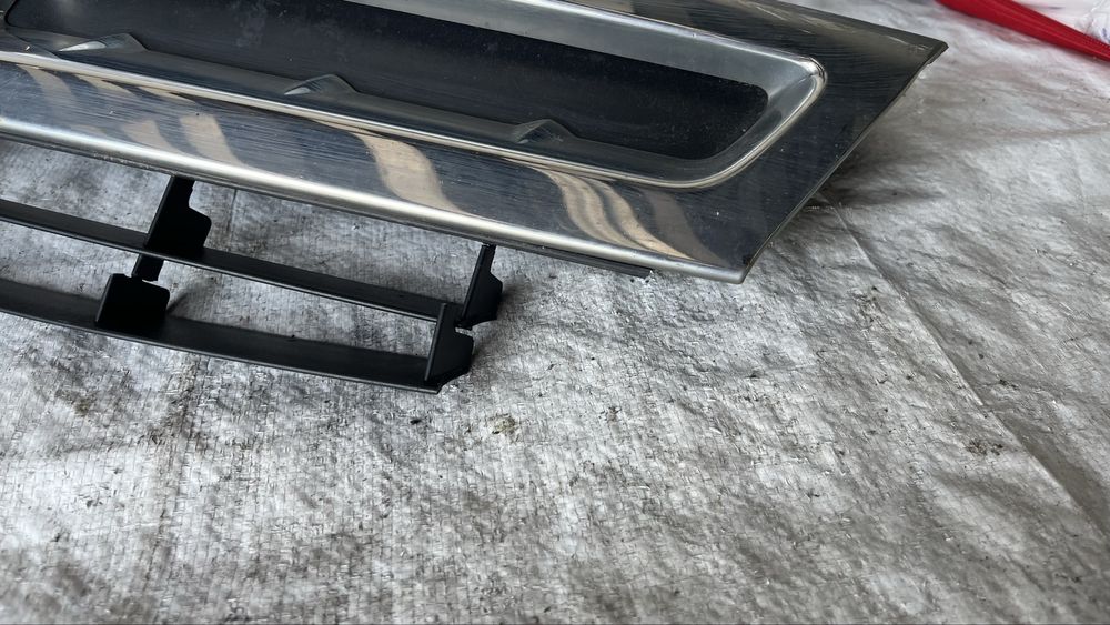 2 броя Предна решетка Dacia Duster 2012-