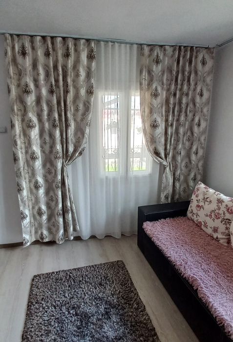 Draperii bej cu model deosebit set de 3 bucati