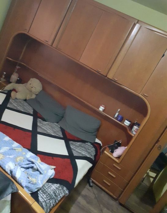 Dormitor cu pat complet cu dimensiune 3/90 pe 2/20