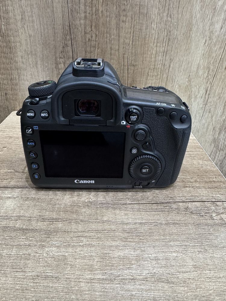Canon 5D mark IV  . 24-105mm II L