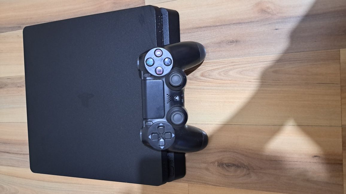 Продаётся PS 4 Slim 1Tb