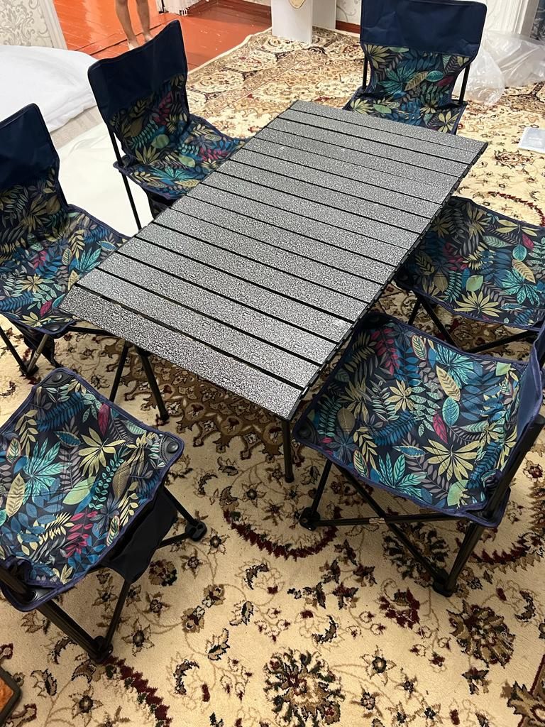 Стол са стульями для отдыха на природе