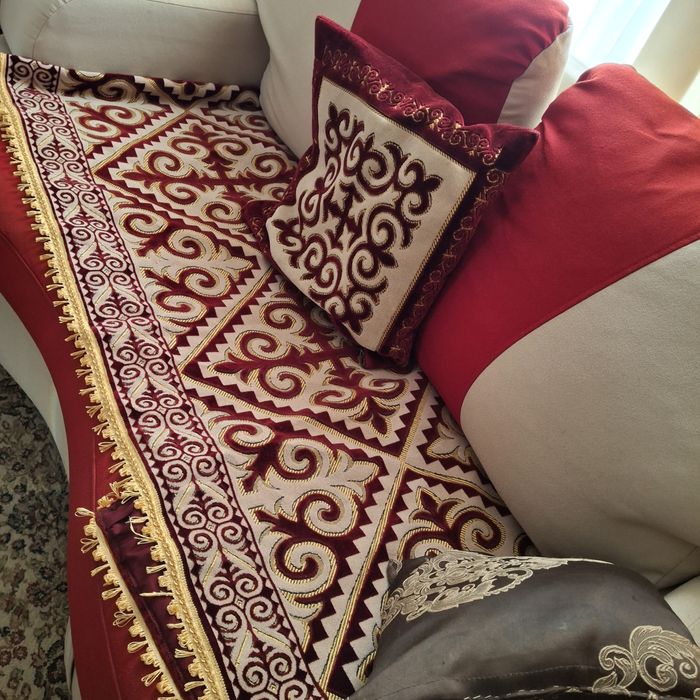 Продам диван выдвижной с ящиком под низом