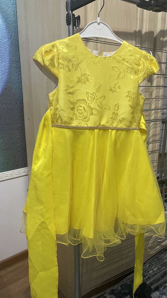 Платье желтое в подарок бантики