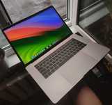 Apple MacBook PRO 15. i7/16/256/ ideal. Touch Bar/Touch ID.