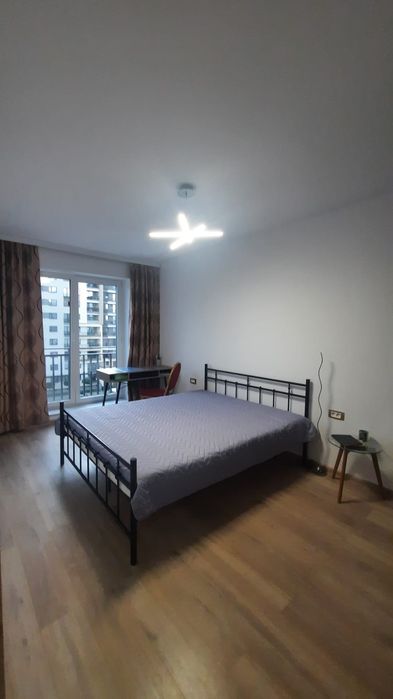 Brașov , Kasper Coresi Mall ,3 camere ,doua bai ,parcare