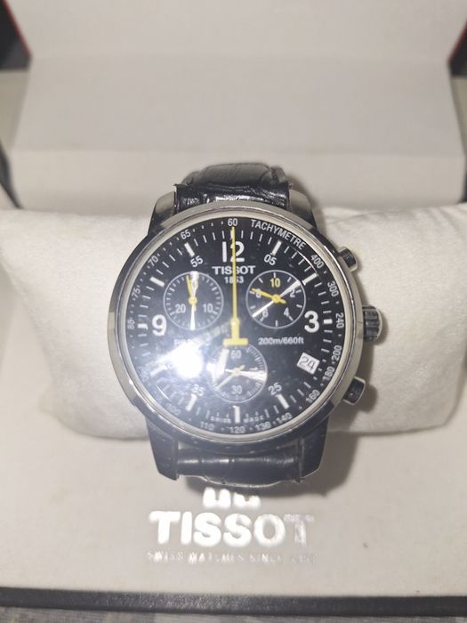 Часовник Тиссот като нов е.