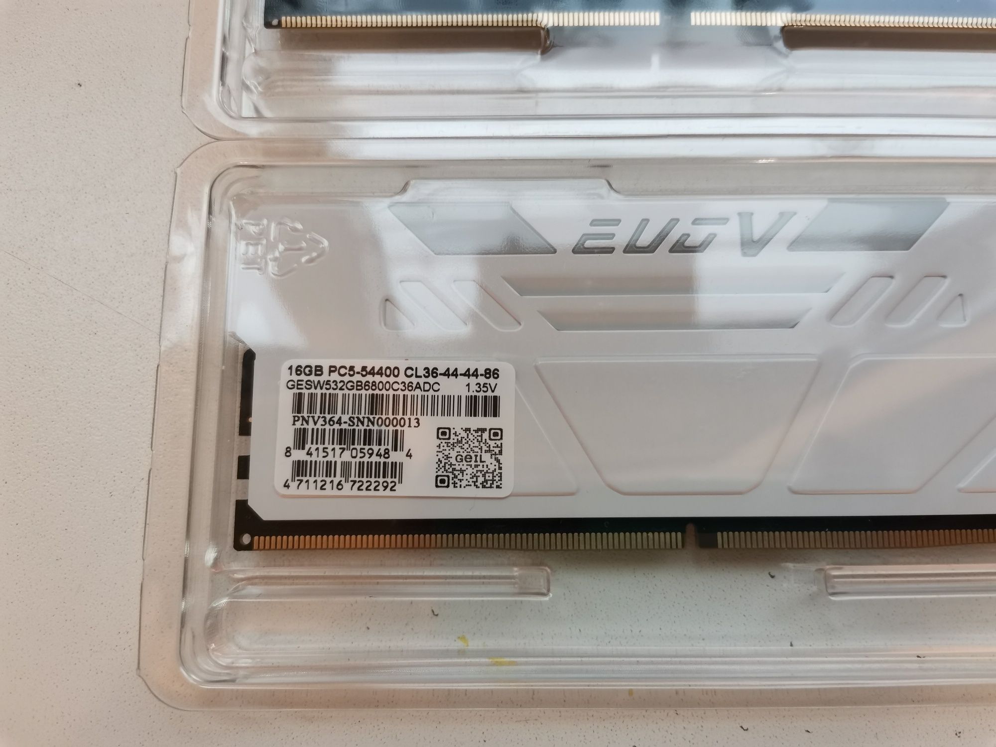 Geil 2x16GB 6800MHz CL36 DDR5
