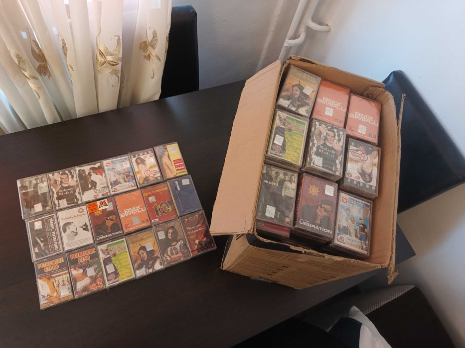 Lot 200 casete  muzica romaneasca sigilate  anii 2000