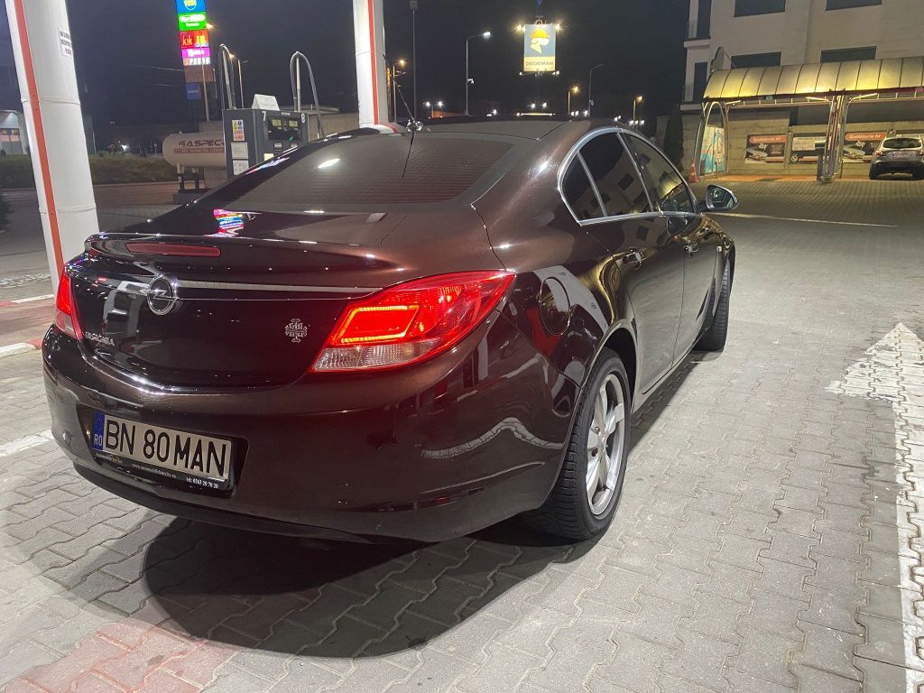Vând Opel insignia pret bun negociabil