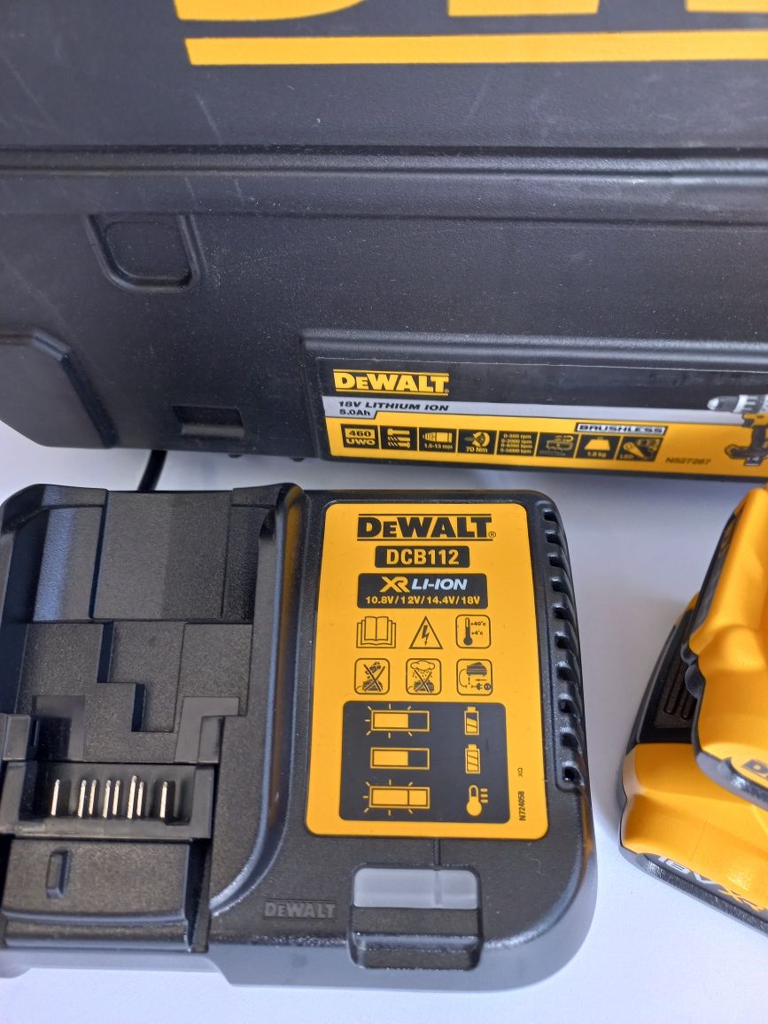 Зарядно Dewalt DCB112 с 2×2Ah батерии и Куфар за Винтоверт/Импакт