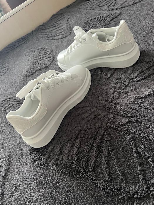 Pantofi sport albi noi