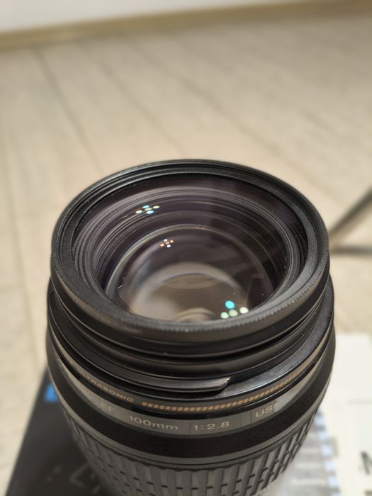 Canon EF 100mm f 2.8 Macro USM