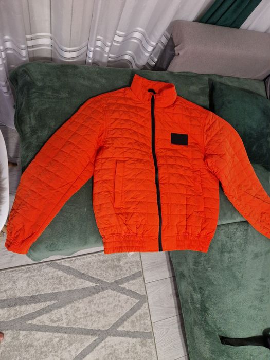 GEACĂ CALVIN KLEIN JEANS
Jacheta matlasata cu buzunare laterale