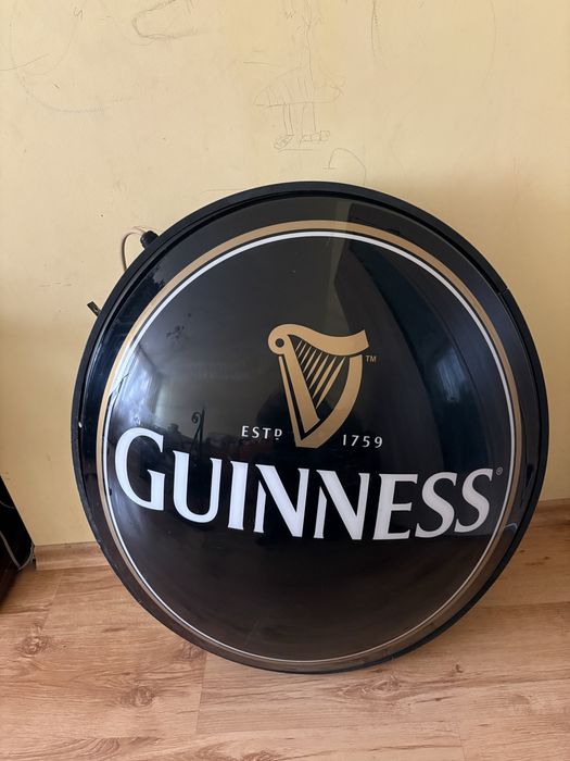 Светеща реклама Guinness