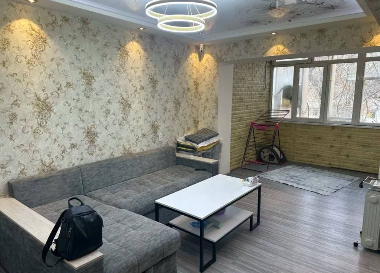 Продаётся Ш. Руставели 2 комнатная Кирпич. Б 2*6.