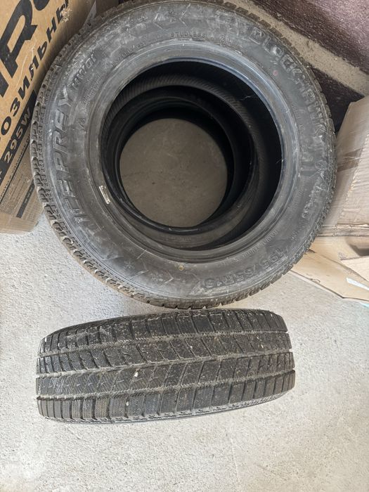 Зимная Б/У. шина  4.шт 195/65.R15