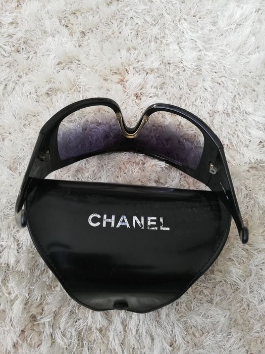 Vând ochelari de soare CHANEL dama.