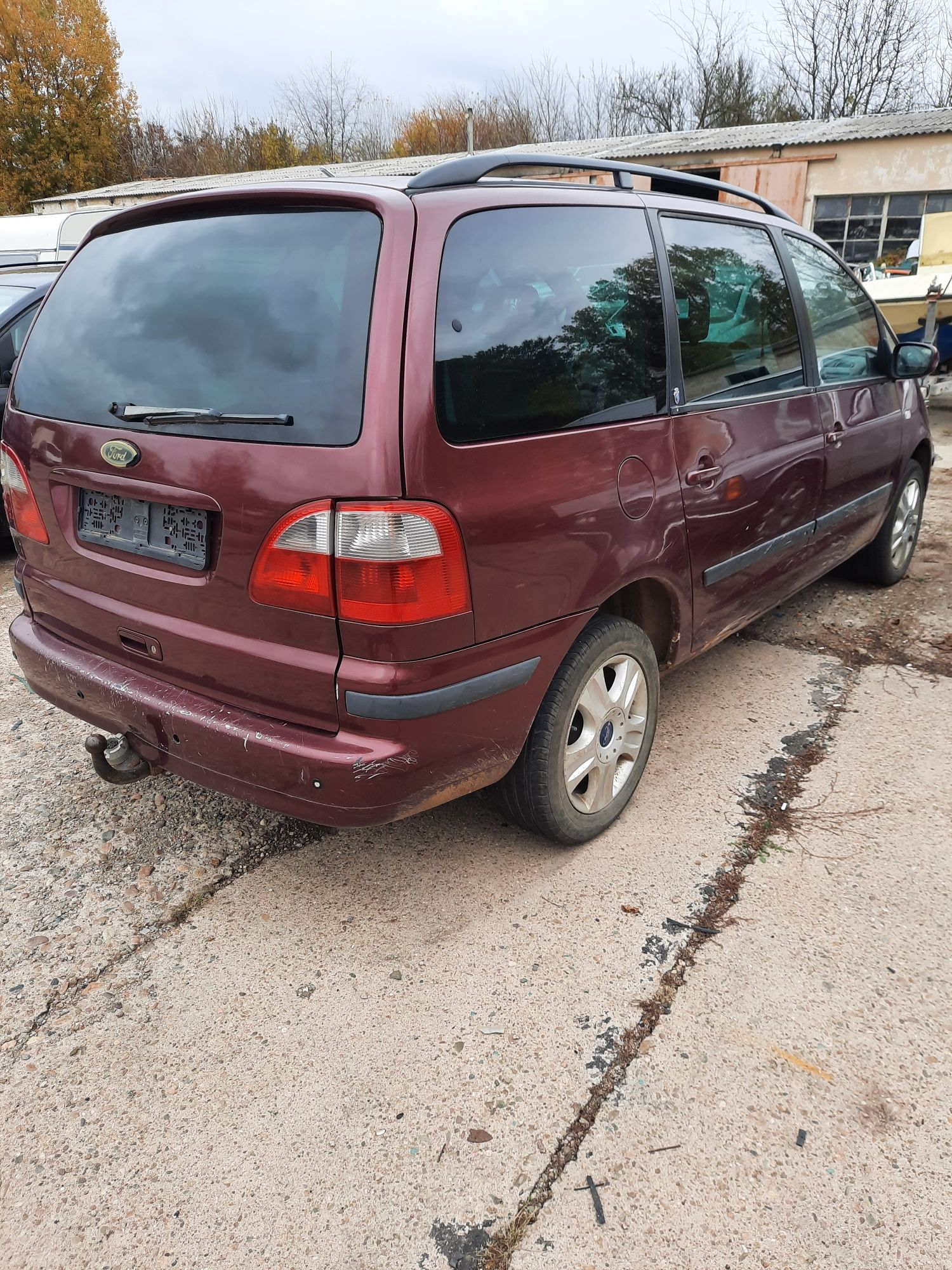 VW Sharan на части