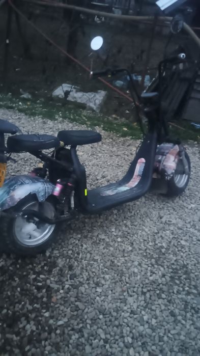 Scuter electric cu 2 locuri