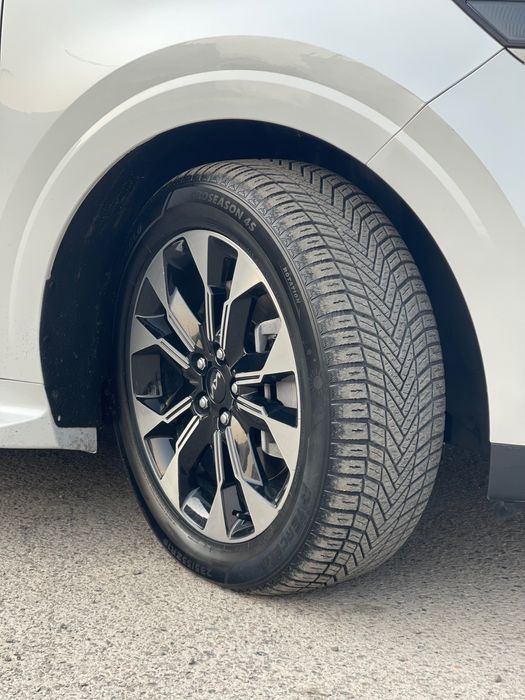 Kia Carnival ideal holatdagi avtomobil soriladi !