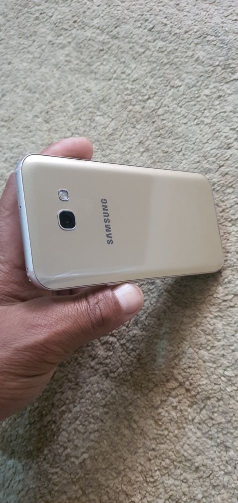 Telefon Retro Samsung A 5 sotiladi