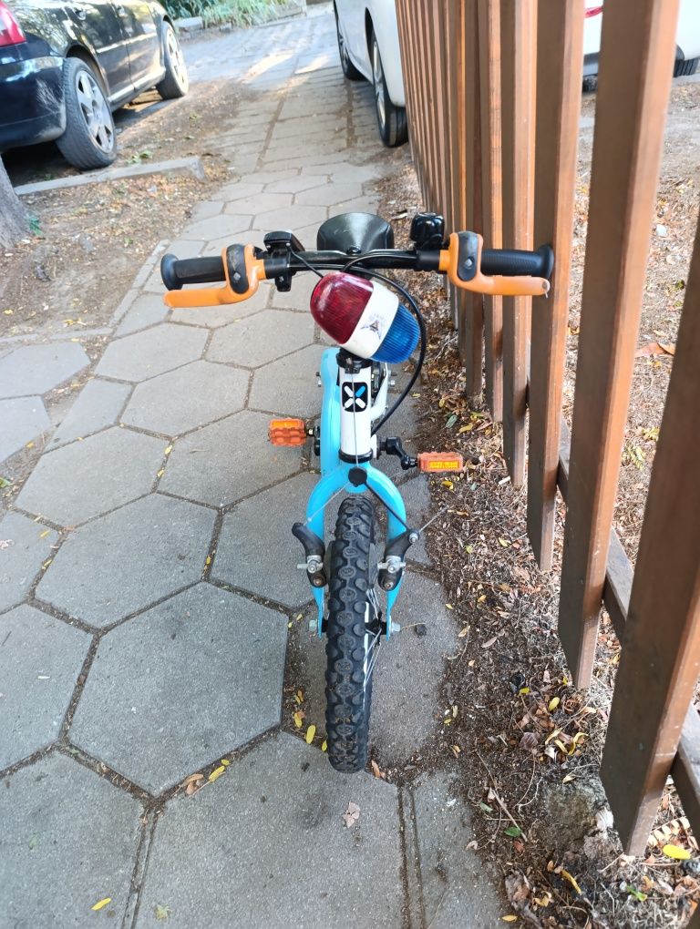 Продавам детско колело с помощни колела 14" btwin